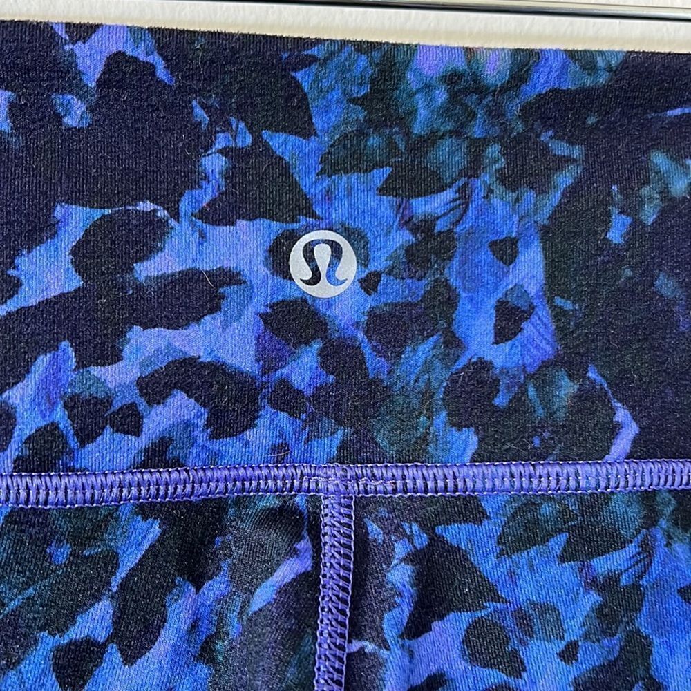 Lululemon Purple Camo Leggings Size 4 - Picture 7 of 11